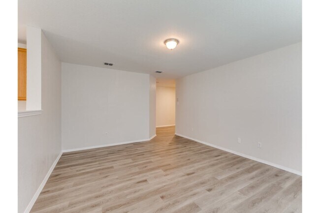 Foto del edificio - 1609 Castle Ridge Rd
