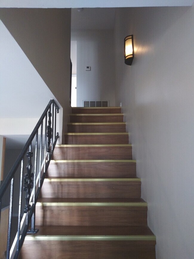 Foto del edificio - 3 Bedroom Town-home