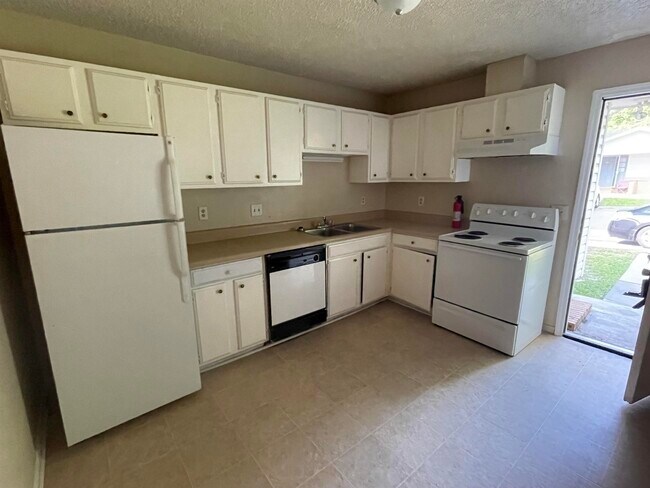 Foto del edificio - 3216 Jim Lee Rd