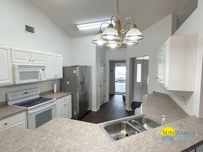 Building Photo - Beautiful 4 Bedroom Home in Navarre!