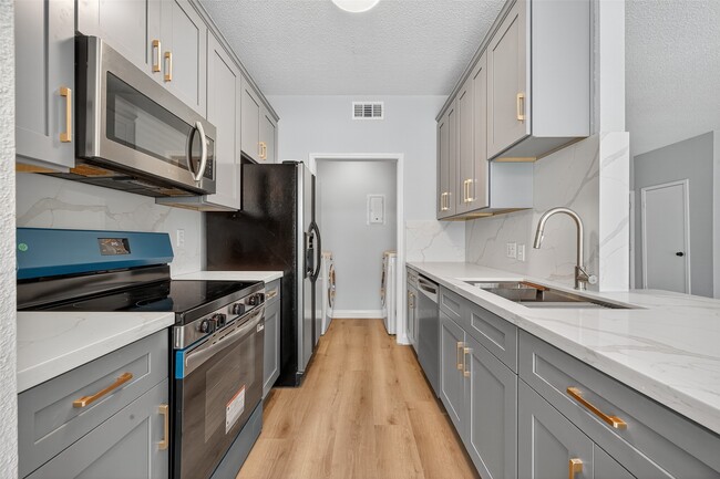 Building Photo - 8205 Sands Point Dr
