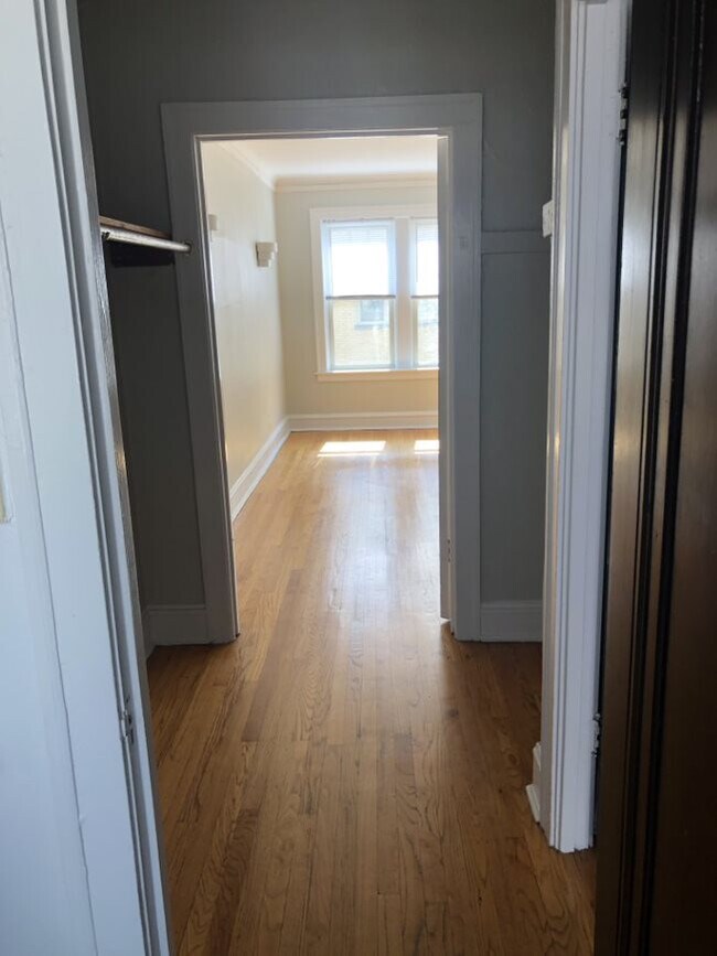 Building Photo - 5060 N Wolcott Ave