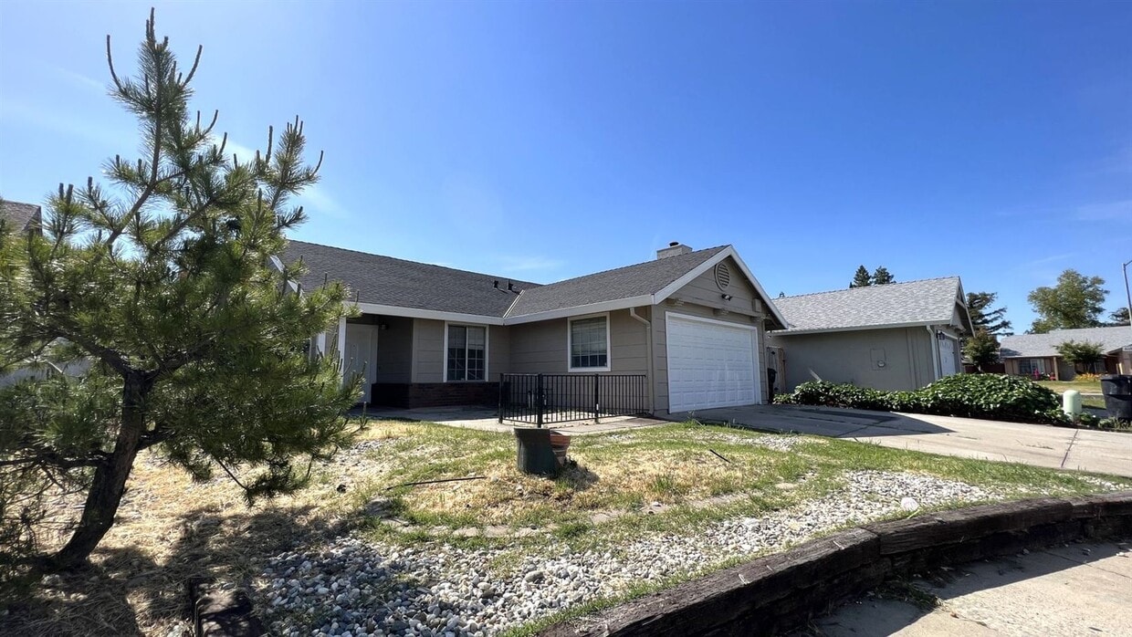 3 br, 2 bath House 8135 Traver Ct House Rental in Sacramento, CA