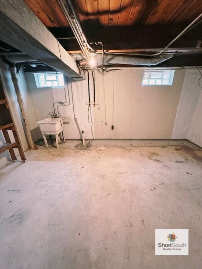 Foto del edificio - NE Side 2 bed 1 bath Townhouse