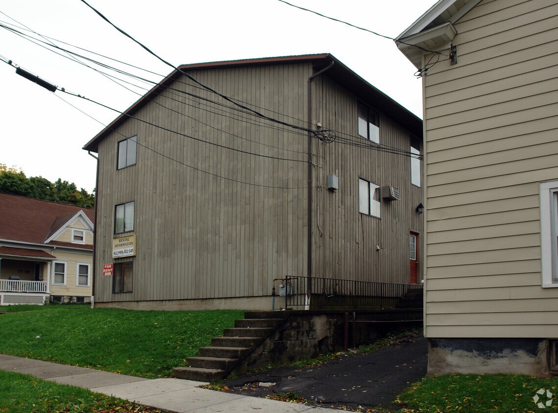 Building Photo - 319 Park St