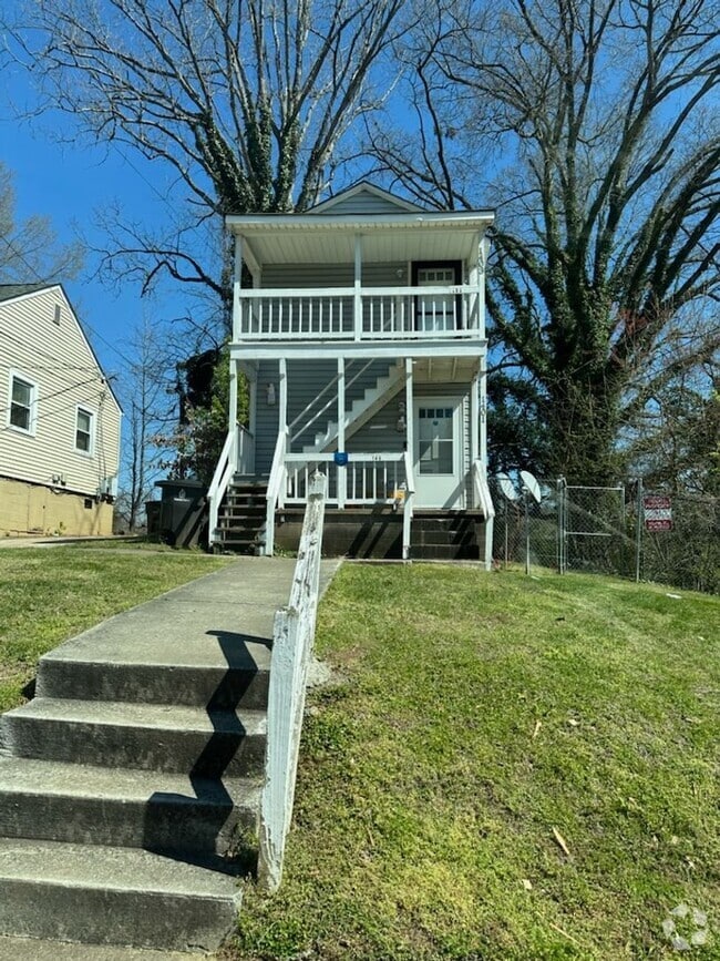 Building Photo - 1403-1403 Underwood Ave