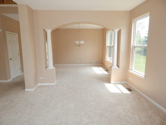 Building Photo - 751 Lake Cornish Way