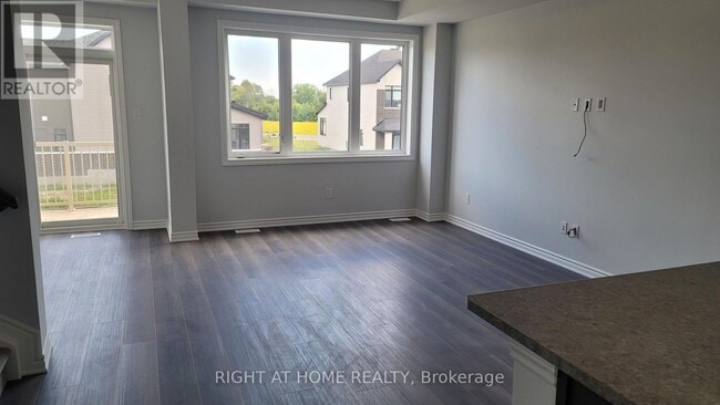 Building Photo - 219 Darjeeling Ave