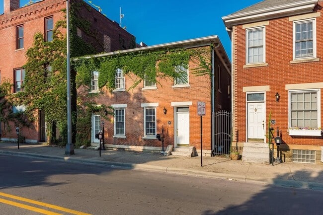 Building Photo - 265 S 5th St
