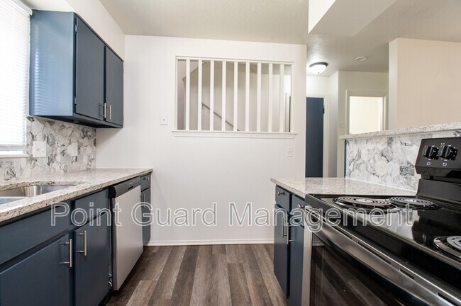 Building Photo - 5570 S Gold St
