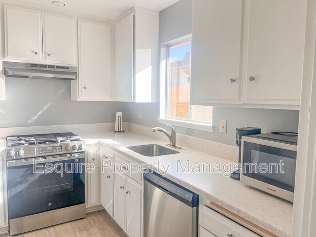 Foto del edificio - 2120 Rocklyn St