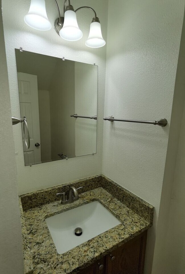 Foto del edificio - Kenton Place 4 bedroom 2.5 bath ready for ...