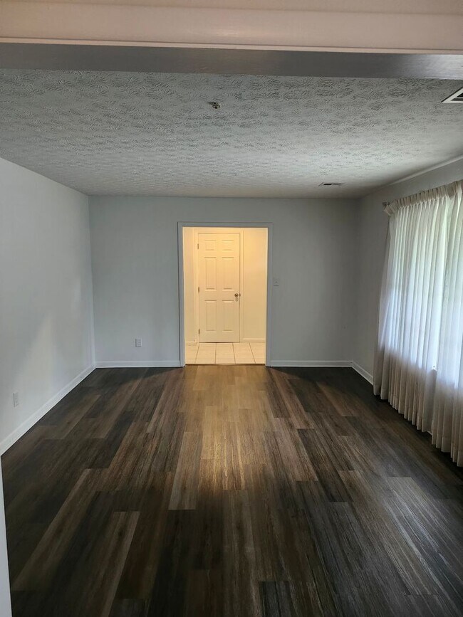 Foto del edificio - 422 Gaither Dr