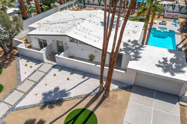Building Photo - 1148 N Rose Ave