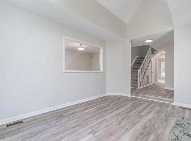 Foto del edificio - Gorgeous Renovated Home with Modern Finishes & Gated Community Amenities