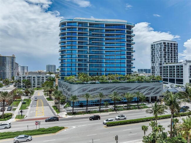 Foto del edificio - 17550 Collins Ave