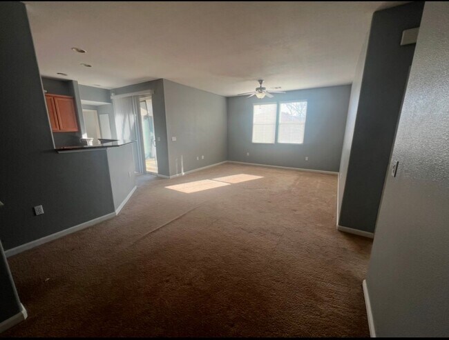 Foto del edificio - ***JUST REDUCED!!!*** Desirable Clovis Con...