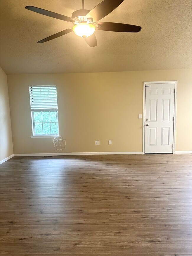 Building Photo - Spacious 4-Bedroom Home in Branson