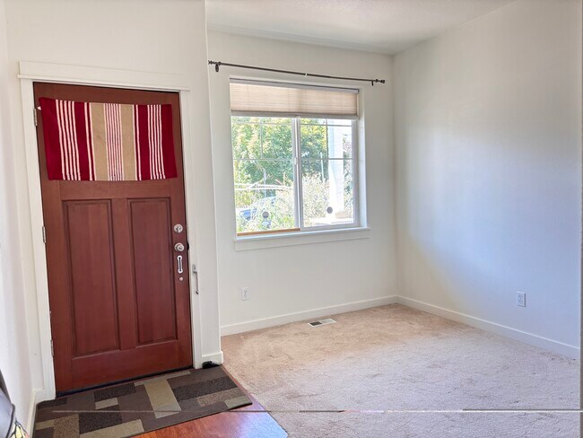 Foto del edificio - 4128 SW Dalton Pl