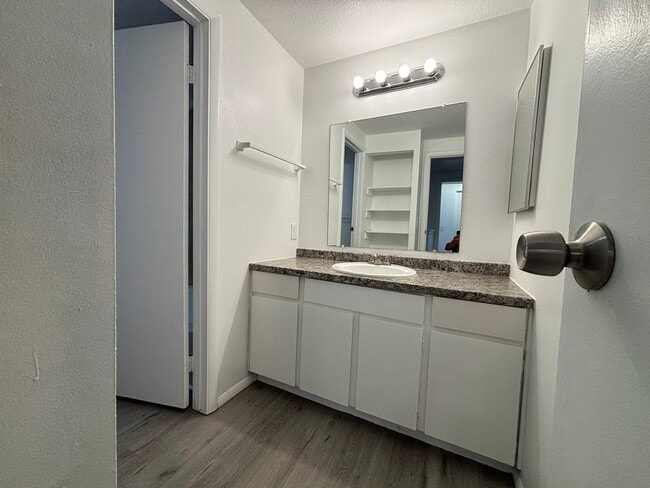 Building Photo - 883 Moccasin Ln