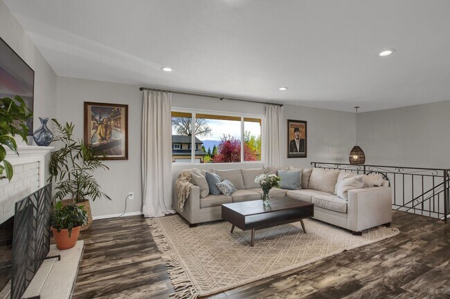 Foto del edificio - Spacious 4BR House in Colorado Springs