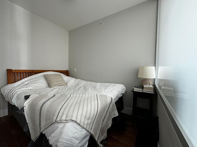 Photo du bâtiment - 111 13th St E