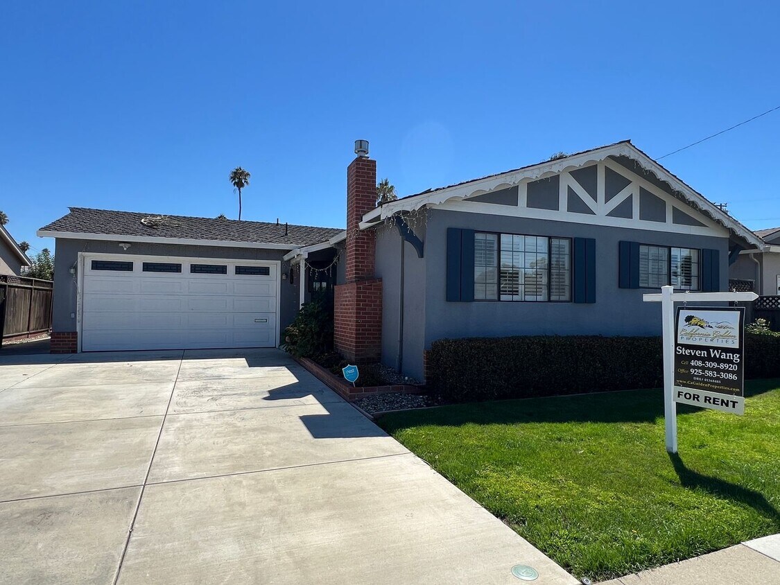 Foto principal - Updated Single Story Home located in Conve...