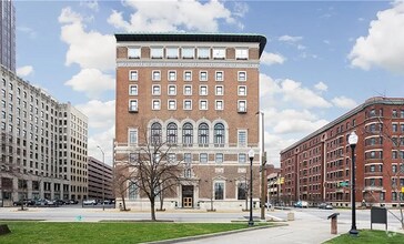 Building Photo - 350 N Meridian St