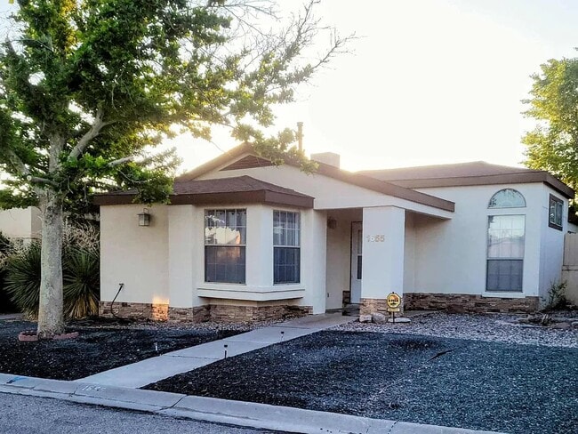 Building Photo - 1655 Greenview Way NE