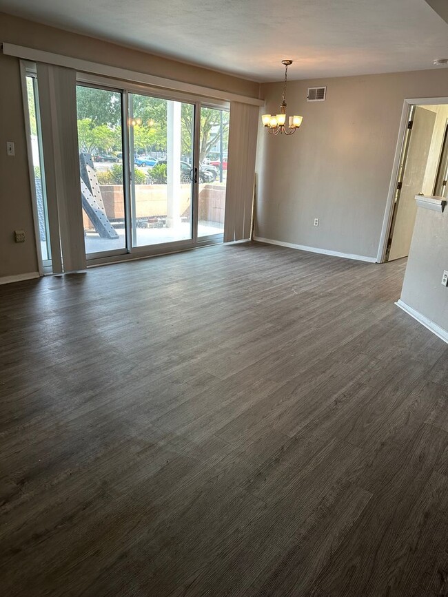 Building Photo - Location, Location, Location!!