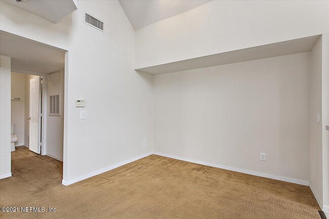 Building Photo - 13703 Richmond Park Dr N