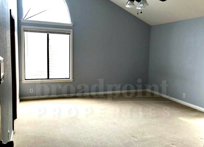 Building Photo - 10326 Oak Ranch Ln