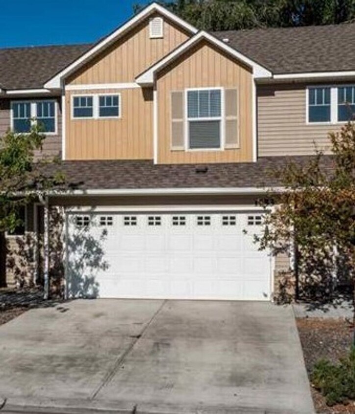 Foto principal - Beautiful 2 level Townhouse