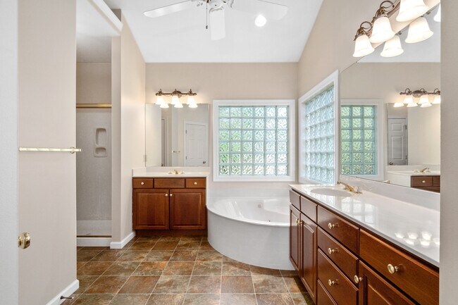 Foto del edificio - 2202 Picardy Meadow Ln