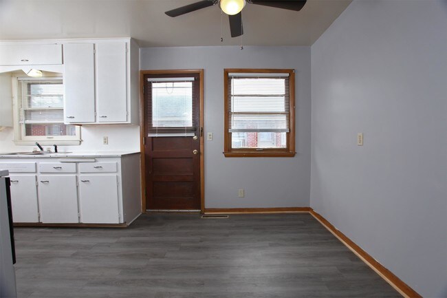 Building Photo - 6441-6445 E Castle Dr