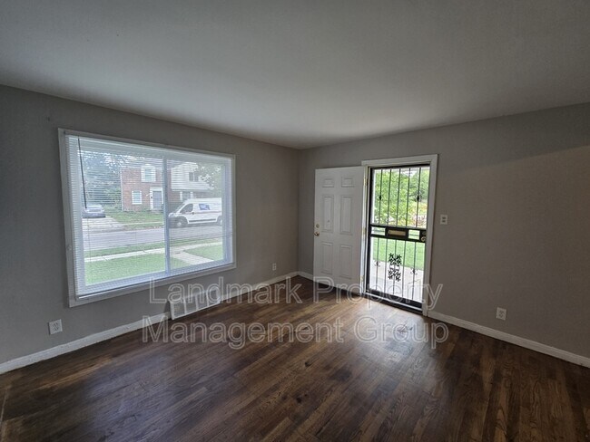 Foto del edificio - 9151 Mansfield St