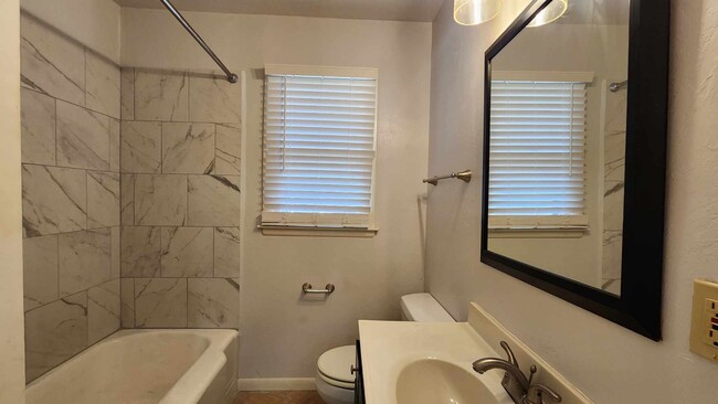 Foto del edificio - 3701 NW 60th St