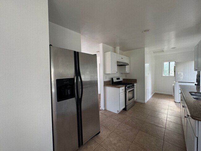 Foto del edificio - 5179 Huntington Dr N