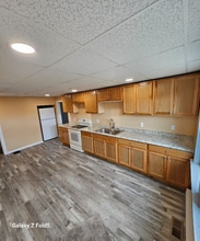 Building Photo - 833 N Valley Ave