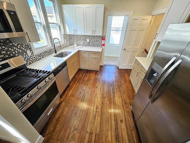 Photo - 244 Centre Ave House