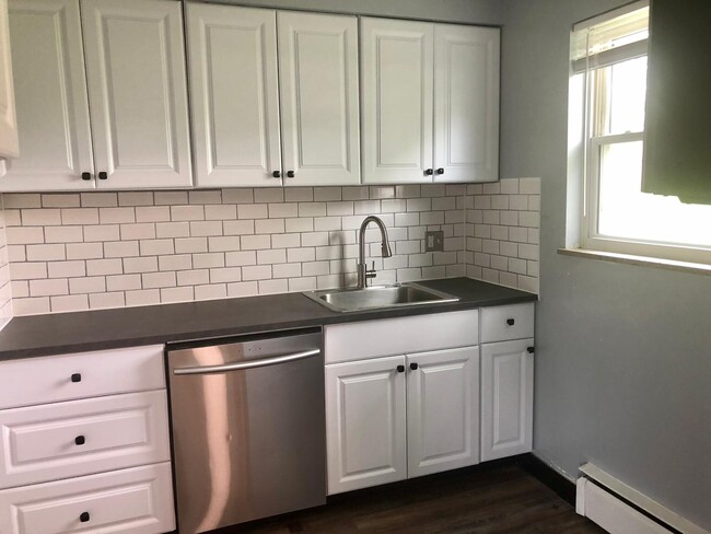 Kitchen - 5927 Cary Ave