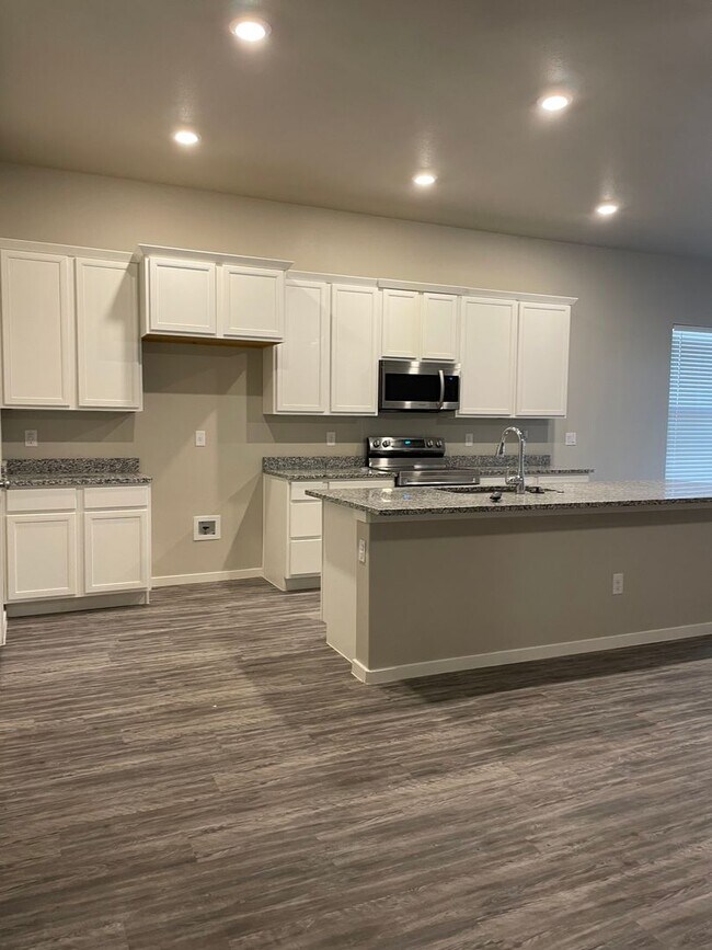 Building Photo - 4 bed 2 bath - Frenship ISD