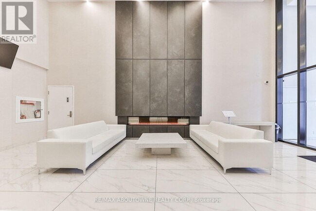 Building Photo - 15 Queen St S