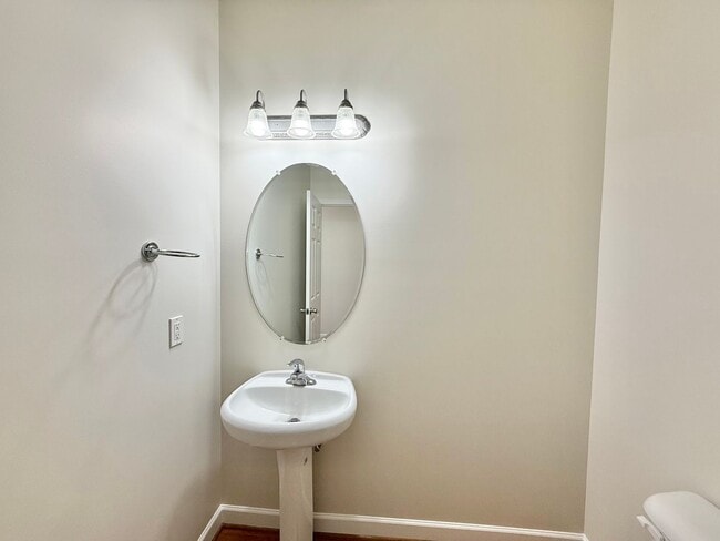 Building Photo - Gorgeous End Unit 3BD, 2.5BA Raleigh Townhome in a Prime Location Near Triangle Town Center, Poyn...