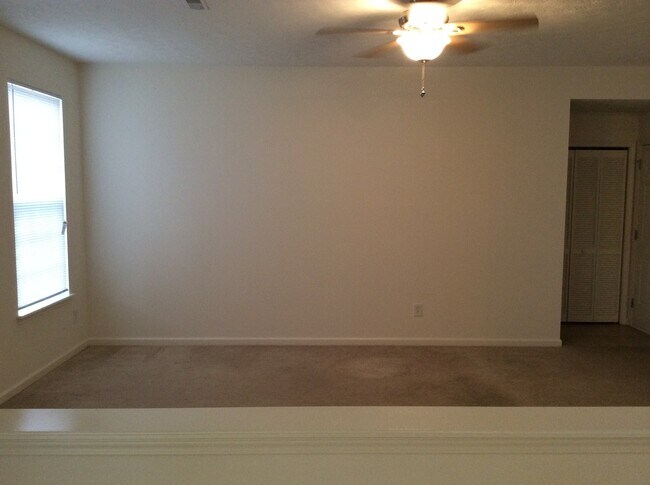 Building Photo - Noblesville - 3 BR + loft