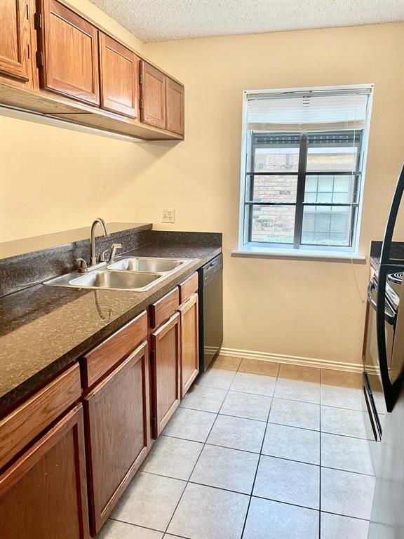 Foto del edificio - 1720 Crestpoint Dr