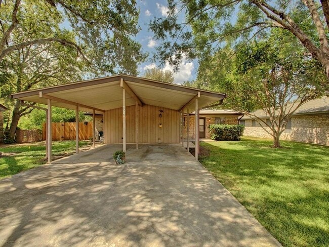 Building Photo - 8516 Hathaway Dr
