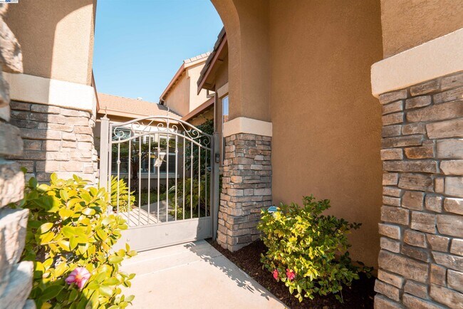 Foto del edificio - 2489 Winged Foot Rd