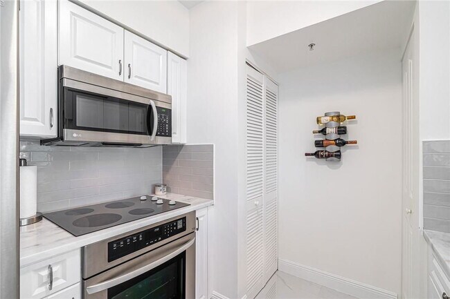 Foto del edificio - 347 N New River Dr E