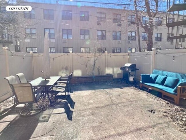 Building Photo - 386 Butler St